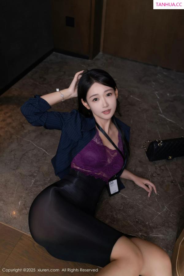 唐安琪  [XiuRen]高清写真图 2025.10.27 No.10916 唐安琪 透视黑裙第9张图片